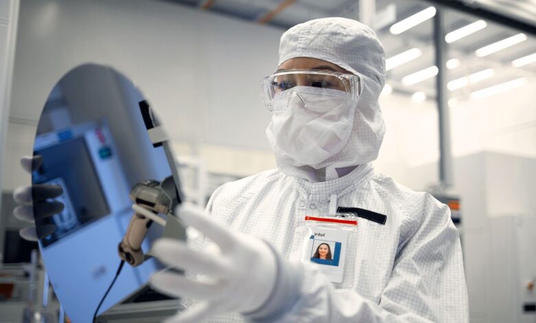 مفاجأة! Intel تجري محادثات مع AMD حول صفقة التصميم الممكنة